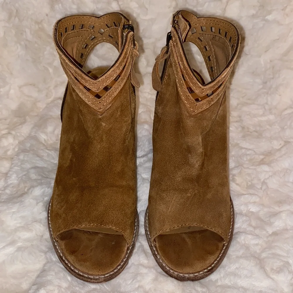 🐻 DOLCE VITA Suede Heel 🐻 - Picture 2 of 4